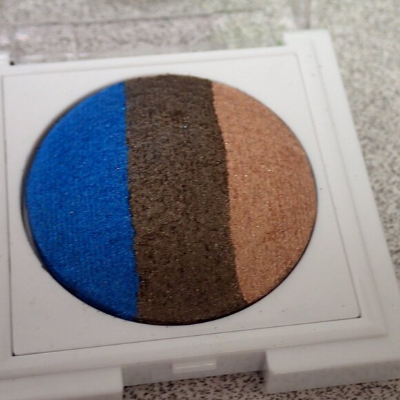 Mary Kay At Play Baked Eye Trio Out of the Blue NEW - Picture 2 of 6